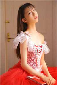 女儿火化时，渣总在陪白月光女儿过生日