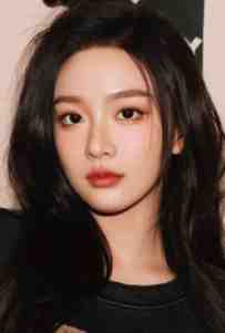变成摇滚贝斯手后，男友说他喜欢乖乖女
