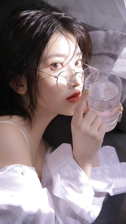 发出结婚请帖后，未婚夫前女友吞安眠药自杀
