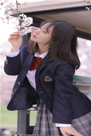 丢失感情的我也会被校园白月光喜欢吗