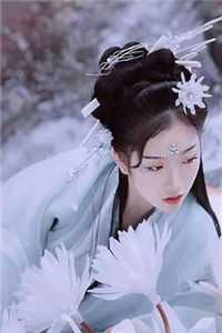 丈夫和女儿为了救白月光的猫把我推进大火