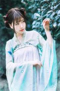 离家三年，老婆把女儿关进玻璃水箱现场拍卖