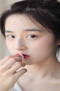青梅是个扶弟魔？我选宝藏校花！