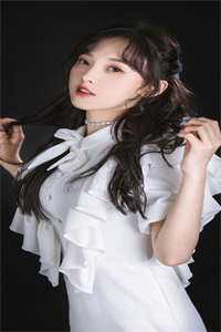 长门尽日无妆洗